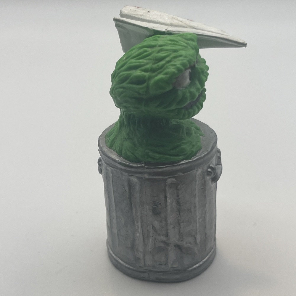 Oscar the Grouch w/ Paper Airplane 3" PVC Figure Applause Sesame Street 1980's - Picture 5 of 11